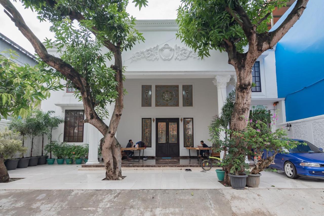 Family Homestay Syariah Cirebon Mitra Reddoorz Eksteriør billede