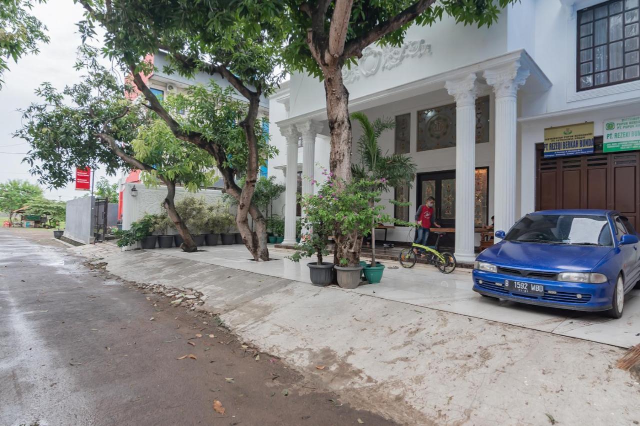Family Homestay Syariah Cirebon Mitra Reddoorz Eksteriør billede